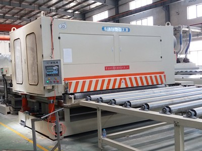 杭州华聚复合材料有限公司采购青岛新凯德宽幅面砂带平面磨床
